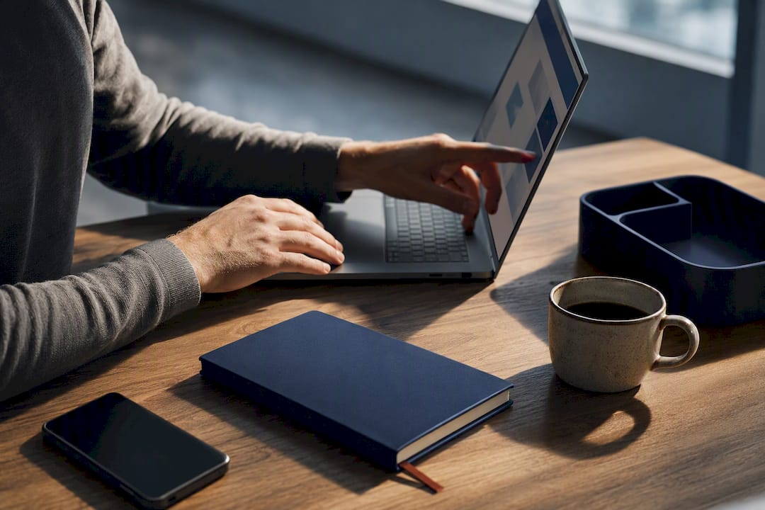 Hands configuring a minimal digital focus setup